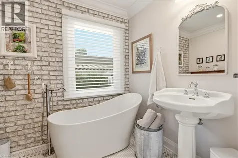 2113 Courtland Drive Burlington ON L7R 1R7