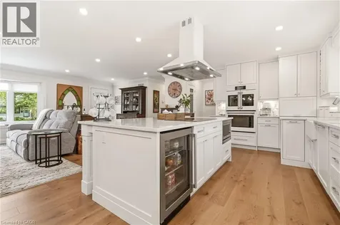 2113 Courtland Drive Burlington ON L7R 1R7