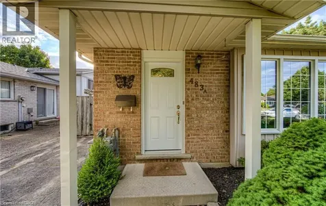 483 Kingscourt Drive Waterloo ON N2K 2X9