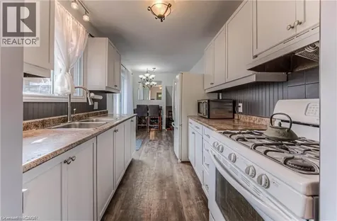 483 Kingscourt Drive Waterloo ON N2K 2X9