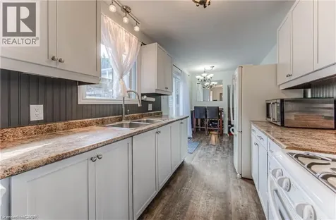 483 Kingscourt Drive Waterloo ON N2K 2X9