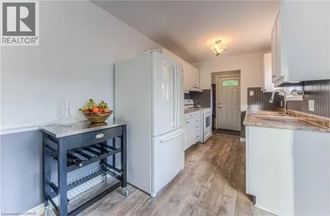 483 Kingscourt Drive Waterloo ON N2K 2X9