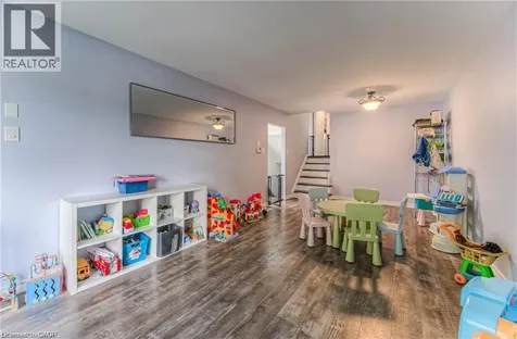 483 Kingscourt Drive Waterloo ON N2K 2X9