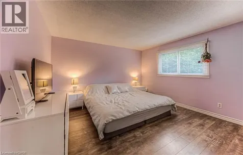 483 Kingscourt Drive Waterloo ON N2K 2X9