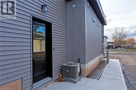 29 Dana Drive Hamilton ON L9A 3H7