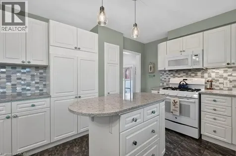 15 Roxanne Drive St. Catharines ON L2M 3G8