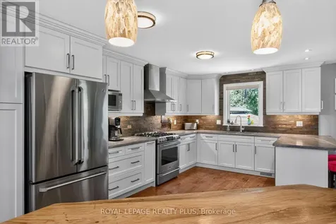 99 Peel Street Penetanguishene ON L9M 1C3