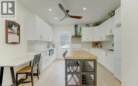 17 Amelia Street Paris ON N3L 1Z4