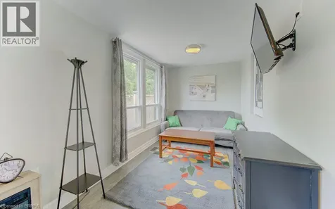 17 Amelia Street Paris ON N3L 1Z4