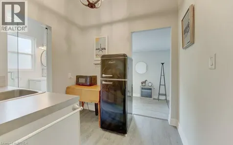 17 Amelia Street Paris ON N3L 1Z4