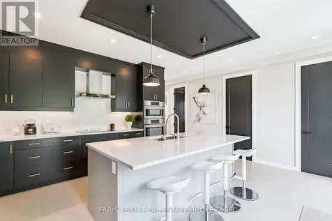 24 Grace Avenue Orillia ON L3V 2K2