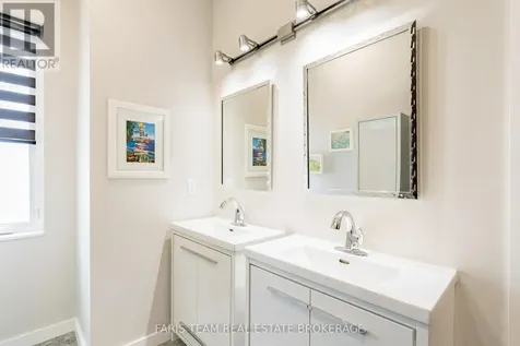 24 Grace Avenue Orillia ON L3V 2K2