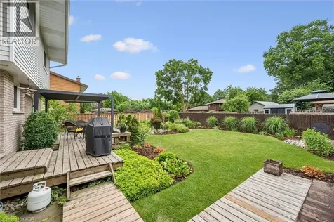 10 Radcliffe Drive Kitchener ON N2E 2H3