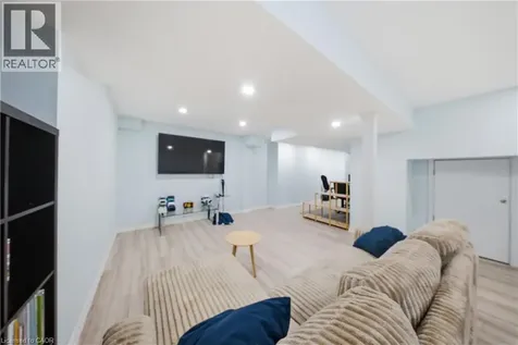 104 Sonoma Valley Crescent Hamilton ON L9B 0J3