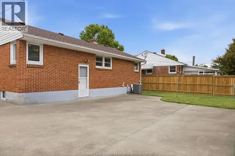 1156 Esdras Windsor ON N8S 2N4