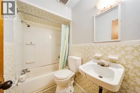 801 Victoria Avenue Windsor ON N9A 4N5