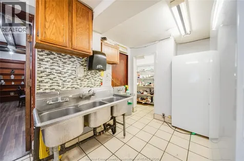 801 Victoria Avenue Windsor ON N9A 4N5