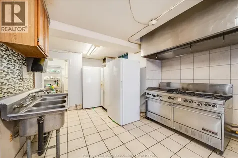 801 Victoria Avenue Windsor ON N9A 4N5