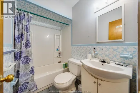 801 Victoria Avenue Windsor ON N9A 4N5