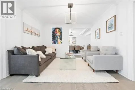 1194 Queen Victoria Avenue Mississauga ON L5H 3H3