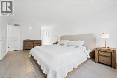 1194 Queen Victoria Avenue Mississauga ON L5H 3H3