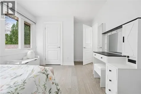 1194 Queen Victoria Avenue Mississauga ON L5H 3H3