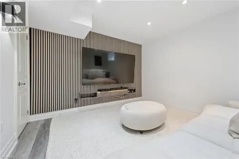 1194 Queen Victoria Avenue Mississauga ON L5H 3H3