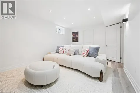 1194 Queen Victoria Avenue Mississauga ON L5H 3H3