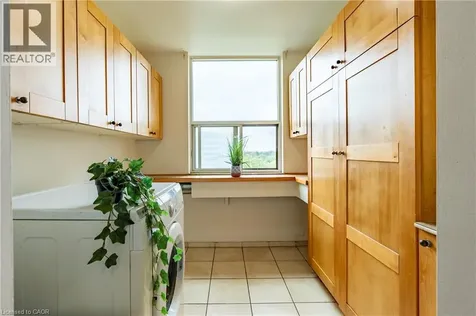 966 Inverhouse Drive Mississauga ON L5J 4B6