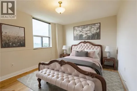 966 Inverhouse Drive Mississauga ON L5J 4B6