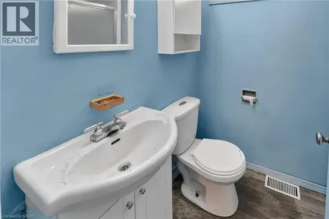689 Burgess Avenue Hamilton ON L8H 6J2