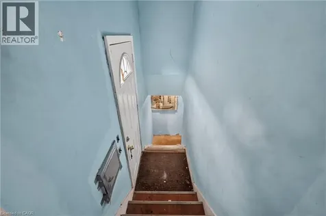 689 Burgess Avenue Hamilton ON L8H 6J2