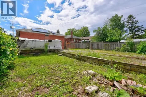 689 Burgess Avenue Hamilton ON L8H 6J2