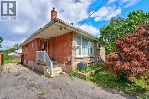 689 Burgess Avenue Hamilton ON L8H 6J2