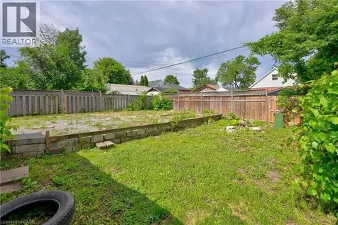 689 Burgess Avenue Hamilton ON L8H 6J2