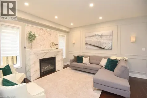 74 Lampman Drive Grimsby ON L3M 0E7