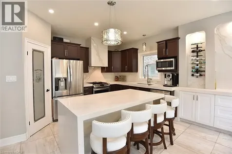 74 Lampman Drive Grimsby ON L3M 0E7