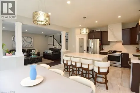 74 Lampman Drive Grimsby ON L3M 0E7