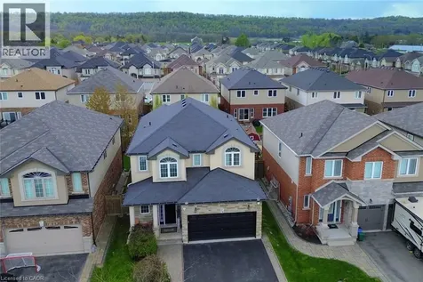 74 Lampman Drive Grimsby ON L3M 0E7