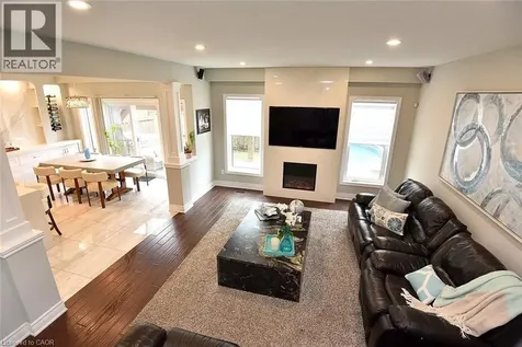 74 Lampman Drive Grimsby ON L3M 0E7