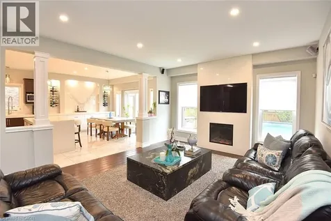 74 Lampman Drive Grimsby ON L3M 0E7