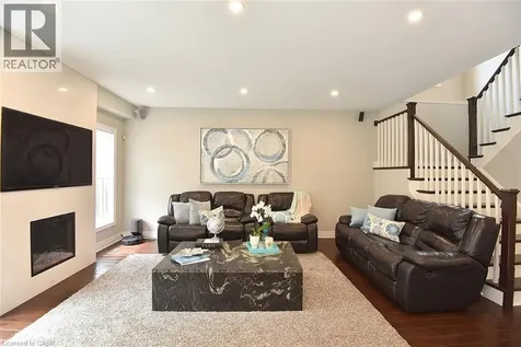74 Lampman Drive Grimsby ON L3M 0E7