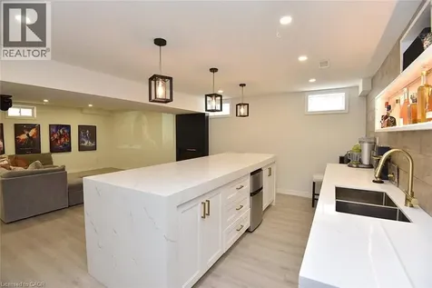 74 Lampman Drive Grimsby ON L3M 0E7