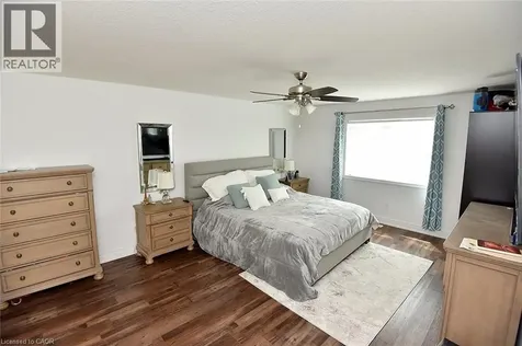 74 Lampman Drive Grimsby ON L3M 0E7