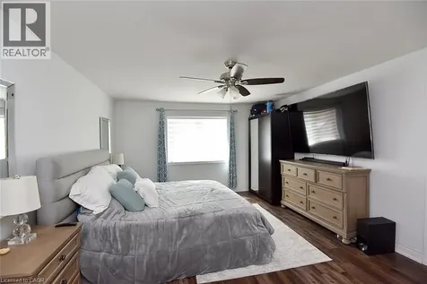 74 Lampman Drive Grimsby ON L3M 0E7
