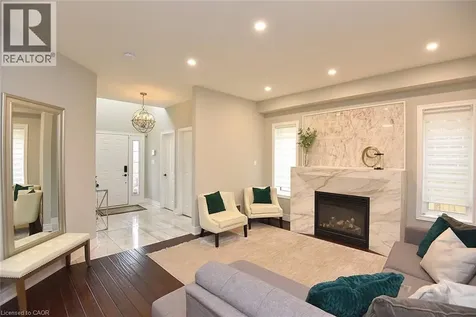 74 Lampman Drive Grimsby ON L3M 0E7