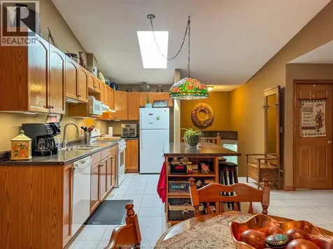 176 Bennie Avenue Leamington ON N8H 5L8