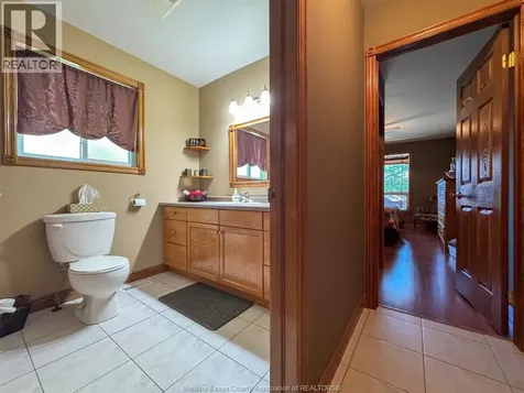 176 Bennie Avenue Leamington ON N8H 5L8