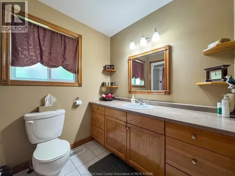 176 Bennie Avenue Leamington ON N8H 5L8