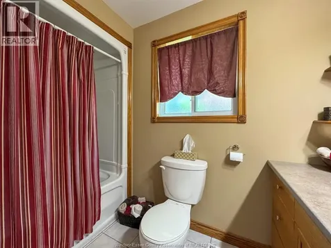 176 Bennie Avenue Leamington ON N8H 5L8
